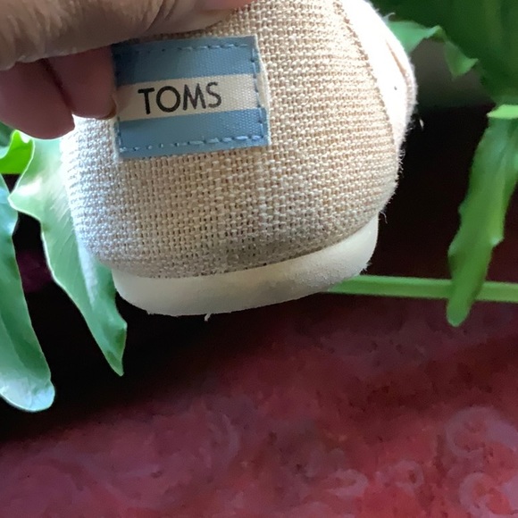 Toms slip on beige linen shoes size 8 - Picture 8 of 8